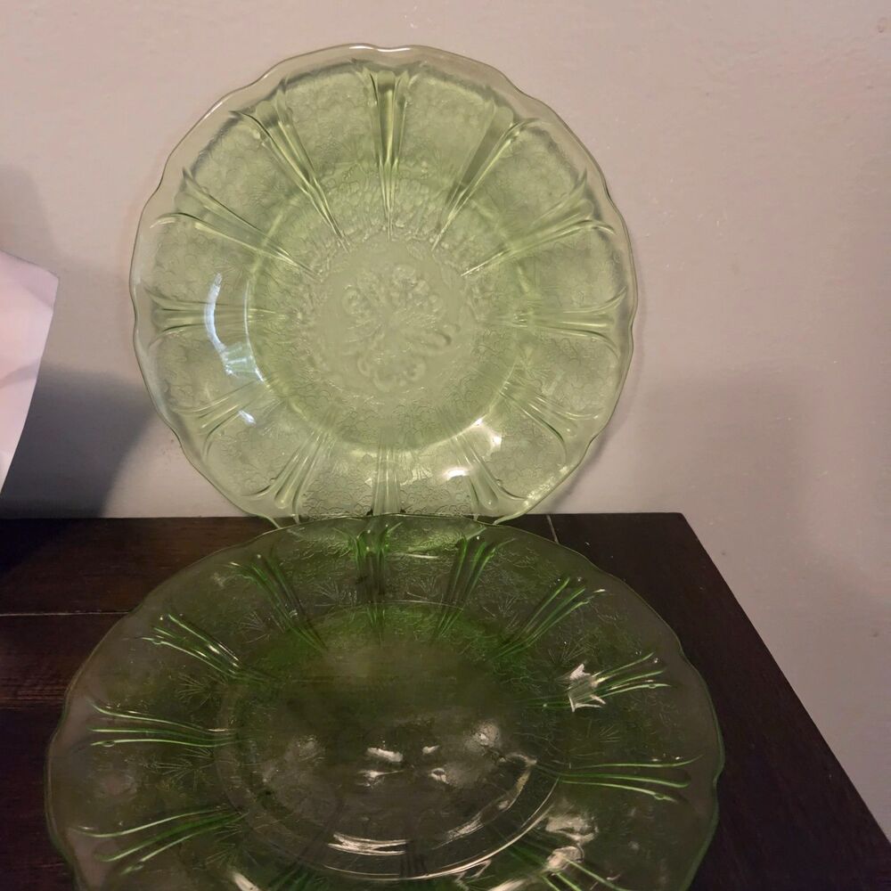Vintage Jeannette Cherry Blossom Green Uranium Depression Glass 9" Plates Set 2 - Picture 7 of 9